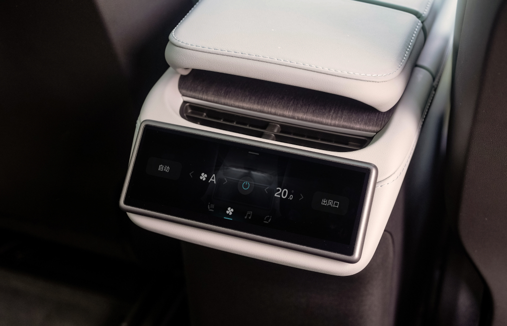 6.6" HDR Multi-Function Rear Control Screen