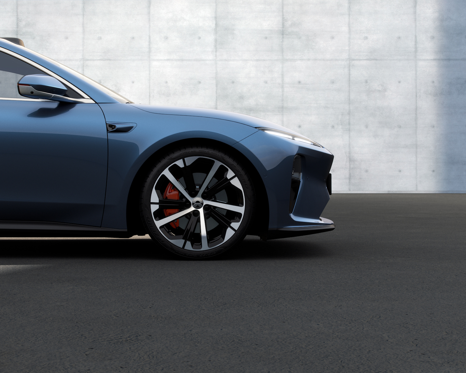 Den progressive spoileren og hainesen gør bilen aerodynamisk og gir den et sportslig utseende.